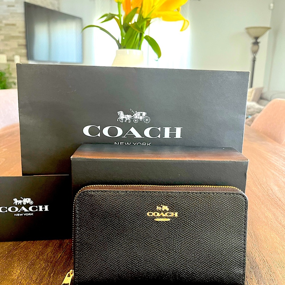 BRAND NEW✨Coach Zip Around Leather Wallet - Black * brand new w/ tags *
